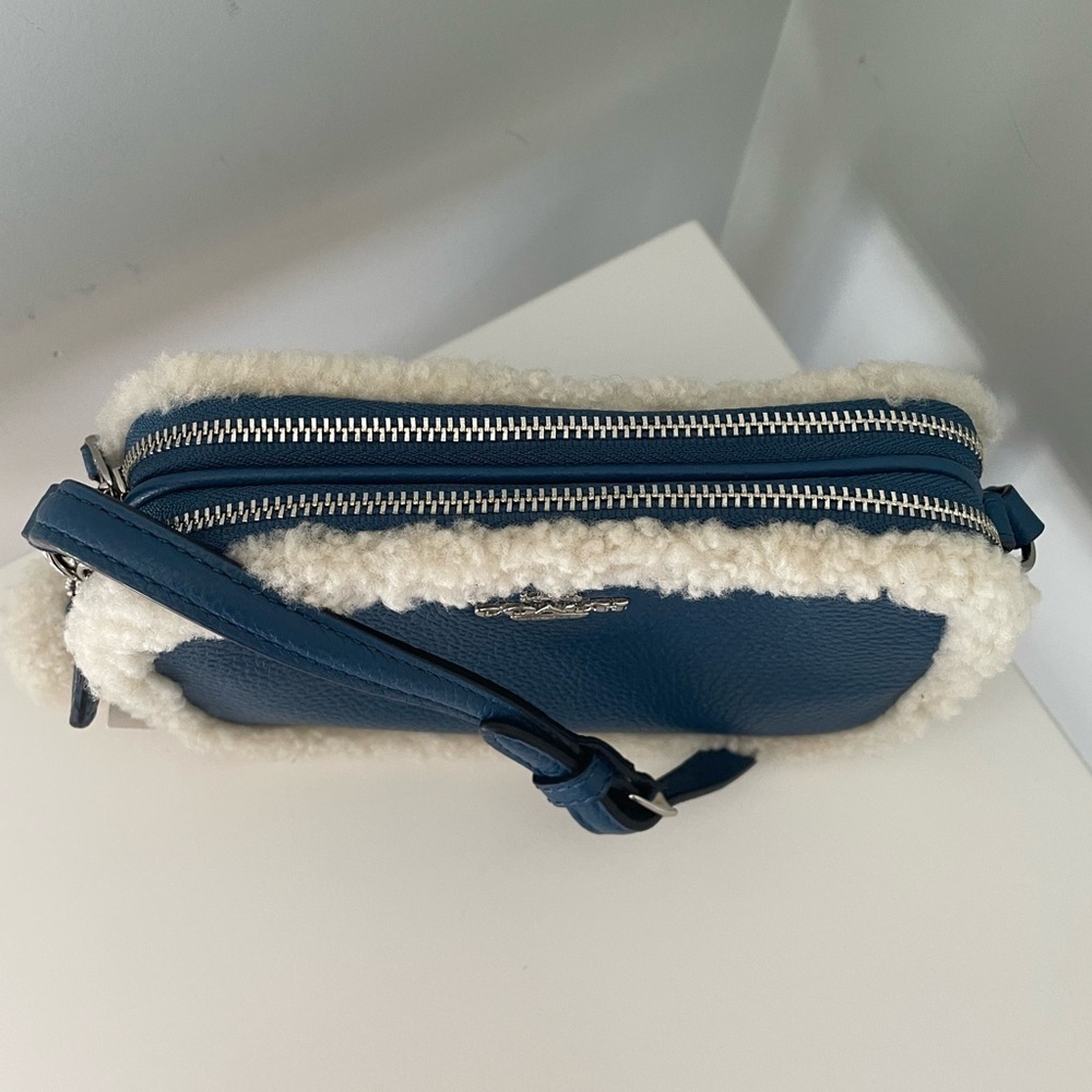 Nwt Coach shearling crossbody bag - Picture 4 of 10